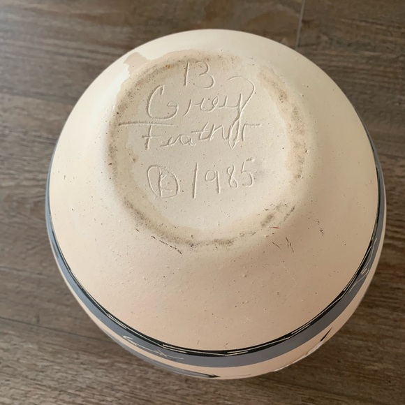 Vintage Native American Pottery Vase Signed By Grey Father, 1985 - Picture 13 of 13